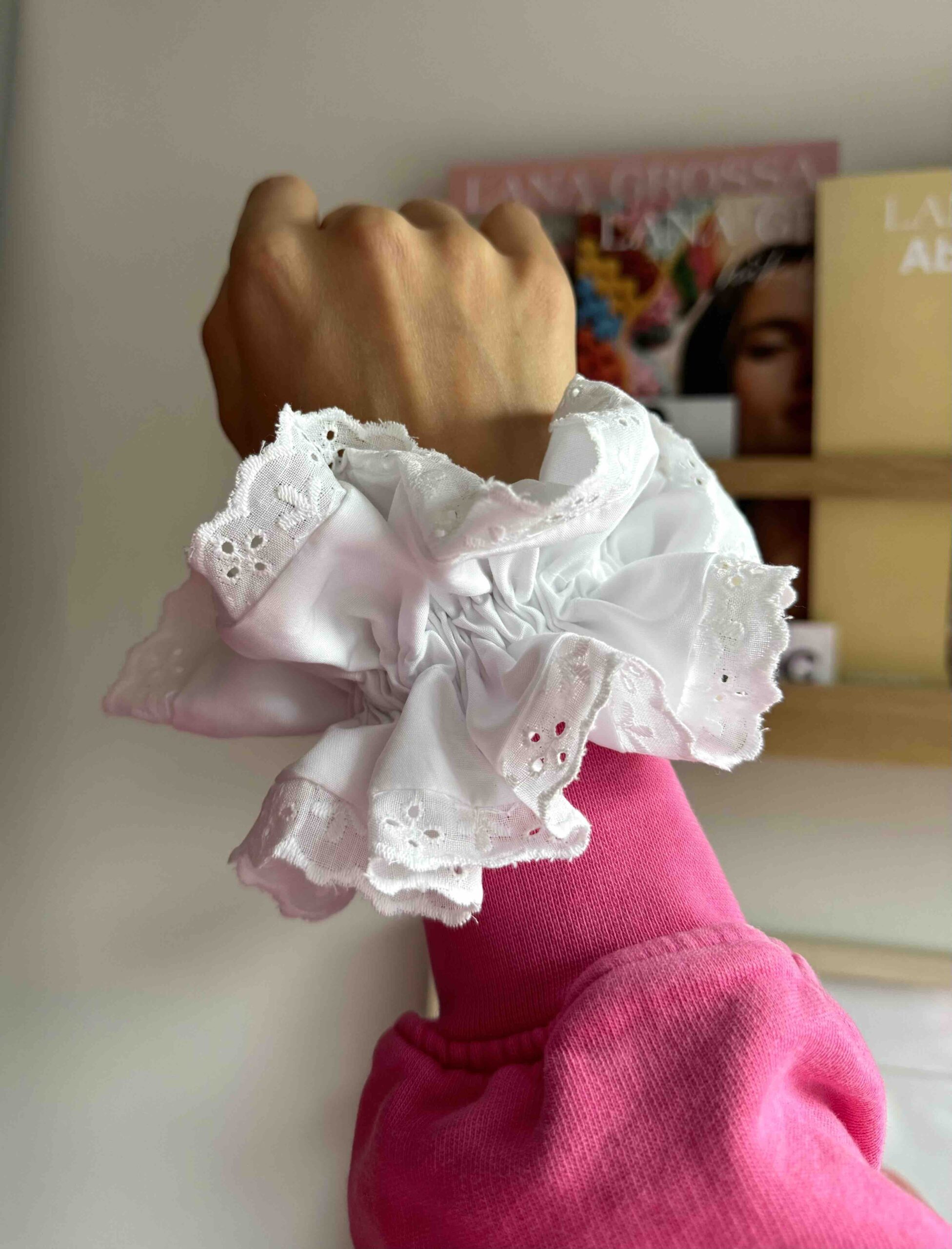Spitzen Scrunchie mit Rüschen – Bild 4